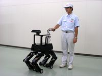 階段を先導しながら昇降できる四脚車輪型ロボット（写真提供：日本精工）