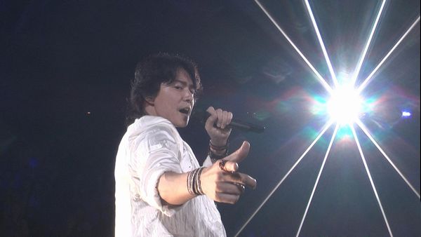 東芝、福山雅治さん初の3Dライブ映像を家電販売店の東芝レグザコーナーで上映（画像：財経新聞社）