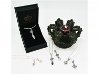 15周年を迎えたロイヤルオーダー(ROYAL ORDER)からクリスマスコレクションが登場