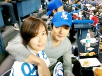 クォン・サンウ＆ソン・テヨン夫妻、野球場でデートショット！