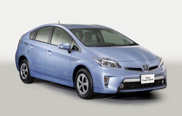 プラグインハイブリッド（PHV）車「Prius Plug-in Hybrid」（画像提供：トヨタ自動車）