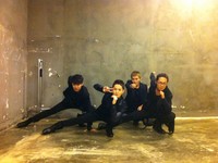 男性4人組ボーカルグループ「Noel」（ノウル）が、バラードのイメージを完全に壊すコミカルな写真で注目を集めている。写真＝イ・サンゴンのツイッター