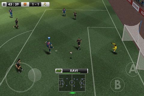 KONAMIはサッカーゲーム「ウイニングイレブン2012」のiOSアプリをリリースしました。