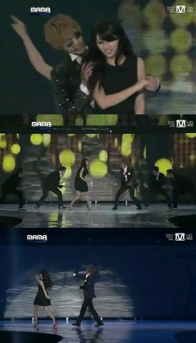 11月29日、キム・ヒョンジュンが『2011 MAMA』で男性歌手賞を受賞した。