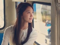 少女時代のメンバー、ユナがドラマに復帰し、70年代の清楚な美人に完全になりきった。 少女時代のメンバー、ユナがドラマに復帰し、70年代の清楚な美人に完全になりきった。