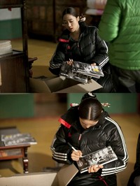 韓国の歴史ドラマ「仁粹（インス）大妃」で少女の頃の仁粹大妃役を熱演中のT-ARA（ティアラ）のウンジョンが、 “かわいい末っ子”として撮影現場の雰囲気を和やかにしている。写真=JTBC/メガフォン