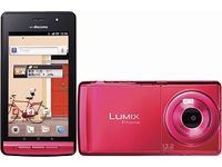 「docomo with series LUMIX Phone P-02D」（画像：NTTドコモ）