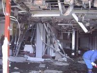 タービン建屋1階入口　震災後（写真：東北電力）