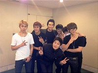 韓国人俳優ソン・スンホンと韓流アイドルグループBEAST（ビースト）が友情の記念写真を撮影した。写真=ソン・スンホンのme2day