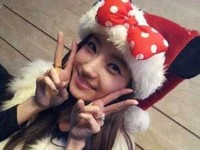 ハン・チェヨンは18日、中国版ツイッター「微博」（ウェイボ）に「あっという間にクリスマス！私もクリスマスパーティー!！今日はミニーマウスサンタクロースです」というコメントと共に写真を公開した。写真=ハン・チェヨンの微博
