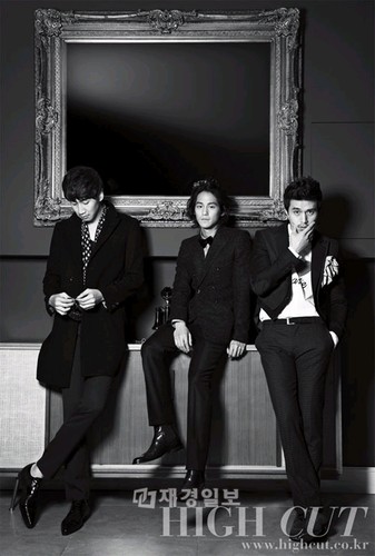 キム・ソナ、ソン・ユリ、パク・ミニョン、イ・ドンウク、キム・ボムらトップスターのクリスマスグラビアが公開された。写真=HIGH CUT
