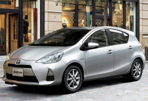 トヨタ自動車<7203>(東1)は午後、2520円(24円高)前後で堅調推移。新ハイブリッド車「アクア」を発表。 トヨタ自動車<7203>(東1)は午後、2520円(24円高)前後で堅調推移。新ハイブリッド車「アクア」を発表。