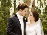 トワイライトで着用されたキャロリーナヘレラのウエディングドレスが日本初上陸