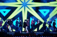 29日に行われた『2011SBS歌謡大典』では、SUPER JUNIOR（スーパージュニア）と少女時代が共演し、華やかなステージを繰り広げた。