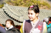 最近、韓国のネット上で「IU（アイユー）のチマチョゴリ姿」というタイトルで1枚の写真が掲載され話題となっている。IUのチマチョゴリ姿はなぜこんなにも好評なのだろうか？
