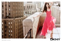 映画トワイライトのアシュレー・グリーンがDKNYとDKNY JEANSのブランドアンバサダーに就任