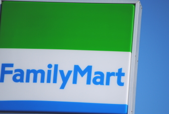 ファミリーマート＜８０２８＞（東１）の１１年３～１１月期連結業績は、チェーン全店売上高が前年同期比７％増の１兆２７０５億円、営業総収入が同３％増の２４９６億円、営業利益が同９％増の３５０億円、経常利益が同１０％増の３７２億円、純利益が同９％減の１４８億円となった。