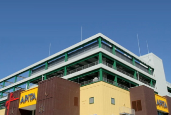 ユニー＜８２７０＞（東１）の１１年３～１１月期連結業績は、営業収益が前年同期比３％減の７９７１億円、営業利益が同２８％増の３１６億円、経常利益が同３５％増の３０３億円、純利益が同１８％減の４０億円だった。