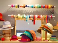 トゥモローランドにてパリで人気のLa cerise sur le chapeauの帽子セミオーダーイベント開催