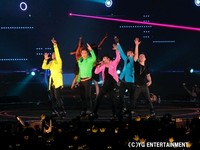 WOWOWは25日、BIGBANGが2011年5月に開催した最新日本ツアー「BIGBANG Presents “Love & Hope Tour 2011”」の幕張メッセ公演の模様を3月9日に放送すると発表した。写真=プレスリリース
