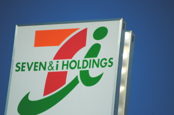 セブン＆アイ・ホールディングス＜３３８２＞（東１）は３１日、小動きの始まりとなり、２１４１円（６円安）で寄ったあとは２１５４円（７円高）から２１４０円（７円安）で推移。