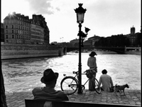 シャネル・ネクサス・ホールで世界的な人気を誇る写真家エリオット アーウィットの個展を開催