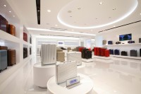 リモワが名古屋初旗艦店を栄にオープン - 日本未発売の新作を先行販売