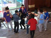 19日の韓国JTBC『少女時代と危険な少年たち』の放送では、ストリートジャムダンス大会を一週間後に控えてダンスの練習で疲れ切っている少年たちのために、少女時代が一緒に旅行をする姿が描かれた。