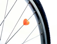 女性向け電動アシスト自転車「ララファイブ」シリーズのハート型スポークアクセサリー（写真提供：パナソニック）