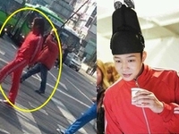 JYJのユチョンが出演するドラマ『屋根裏部屋の皇太子』の撮影現場で撮られた写真が注目を浴びている。