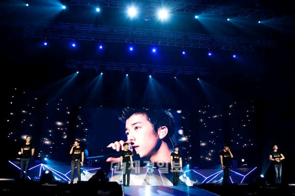 2PMが10日、香港でアジアツアー「Hands Up Asia Tour」の最終公演を成功させ、ツアーの幕を閉じた。