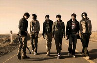 神話（SHINHWA）のチョンジンが、「タンブリングをして死にそうになったことがある」と告白し、話題となっている。