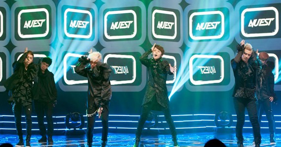 今年、多くの期待を受けてデビューした新人ボーイズグループ NU'EST(ニューイースト)が、抜群の歌唱力と華麗でインパクトのある完璧なステージで、多くの女性の心を掴んだ。