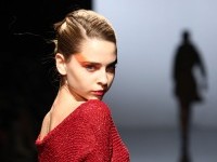 「カメラマン達の『東コレ』」展、表参道ヒルズ本館吹抜け大階段で開催