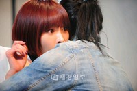 SBS水木ドラマ『屋根裏部屋の皇太子』でホン・セナ役を熱演中のチョン・ユミが話題だ。
