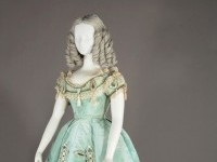 ポワレからディオール、バレンシアガ等イヴニング・ドレス150年のエレガンスを - 神戸ファッション美術館特別展示