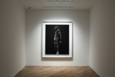 原美術館で開催中の「杉本博司　ハダカから被服へ」展レポート