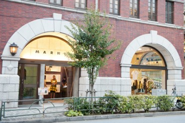 5周年を迎えたマルニ青山店 - 限定アイテムも発売中