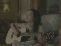 IU（アイユ）が、11日に発売するニューアルバム『二十歳の春』の自作曲『PEACH』のティーザー映像を公開した。
