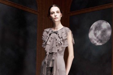 ヴィクター&ロルフから、美しいロングドレスの「ソワール」カプセルコレクションが登場