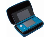 任天堂の携帯型ゲーム機「ニンテンドー3DS」用の充電機能付き保護ケース「CYBER・セミハードチャージケース」