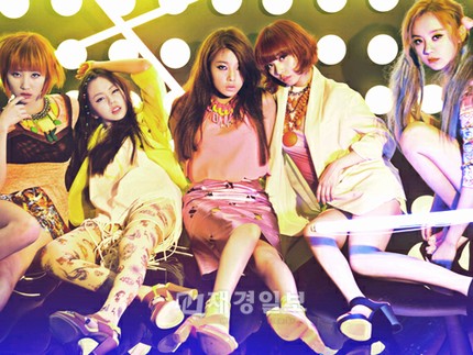 Wonder Girls（ワンダーガールズ）は29日、イェウンとソヒの夢幻的写真、ユビン、ソネ、ヘリムの成熟美を収めた写真公開に続き、メンバー全員が写ったグループティーザー写真を公開した。