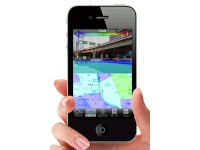 カメラで撮影した映像に、現在地の地震危険度情報がAR(拡張現実)で合成表示されるiPhone向け無料アプリ「ARハザードスコープLite」の利用画面。