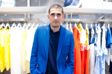 ラコステ 渋谷店にクリエイティブ・ディレクター フェリペ・オリヴェイラ・バティスタが登場