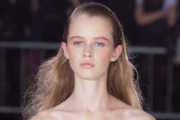 必見！梅雨のうねりを迎え撃つヘアケア方程式