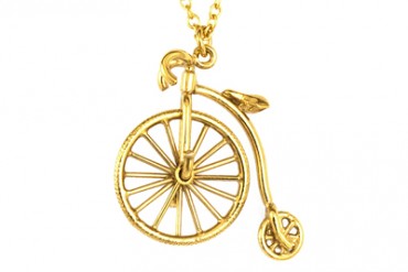 英国のジュエリーデザイナー、アレックス・モンローが来日、東京と福岡でトランクショーを開催