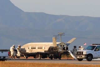 米空軍極秘x 37bの2号機 バンデンバーグ空軍基地に着陸 財経新聞