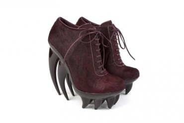 ガガやビョークも愛用のイリス・ヴァン・ヘルペン×ユナイテッドヌード - 牙モチーフの新しいシューズ