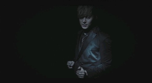キム・ヒョンジュン（SS501のマンネ）が新曲『Sorry I'm Sorry』のMVティーザー映像を通してカリスマ溢れる男性美を誇示、視線を集中させている。
