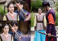 14日公開された韓国MBC週末ドラマ『Dr.JIN』のスチールカットには、パク・ミニョン（ヨンレ役）に向けられた刀を阻むソン・スンホン（ジン・ヒョク役）の姿が収められている。刀を向けた人物とは、他でもないJYJキム・ジェジュン（キム・ビョンタク役）。写真=イギムプロダクション